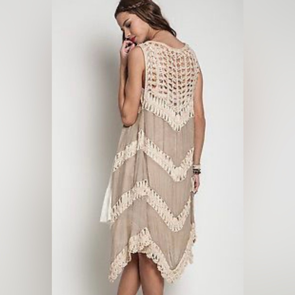 Umgee Boho Beige and Cream Crochet Sleeveless Top